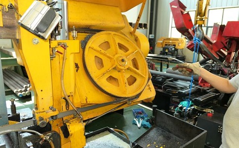 如何解决小榄镇卧式金属带锯床切削时出现的断带现象？