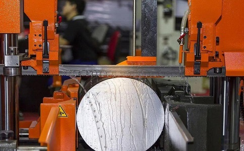 小榄镇立式金属带锯床切削出现跑带故障解决方法！